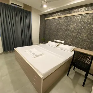  Hotel Karippals India